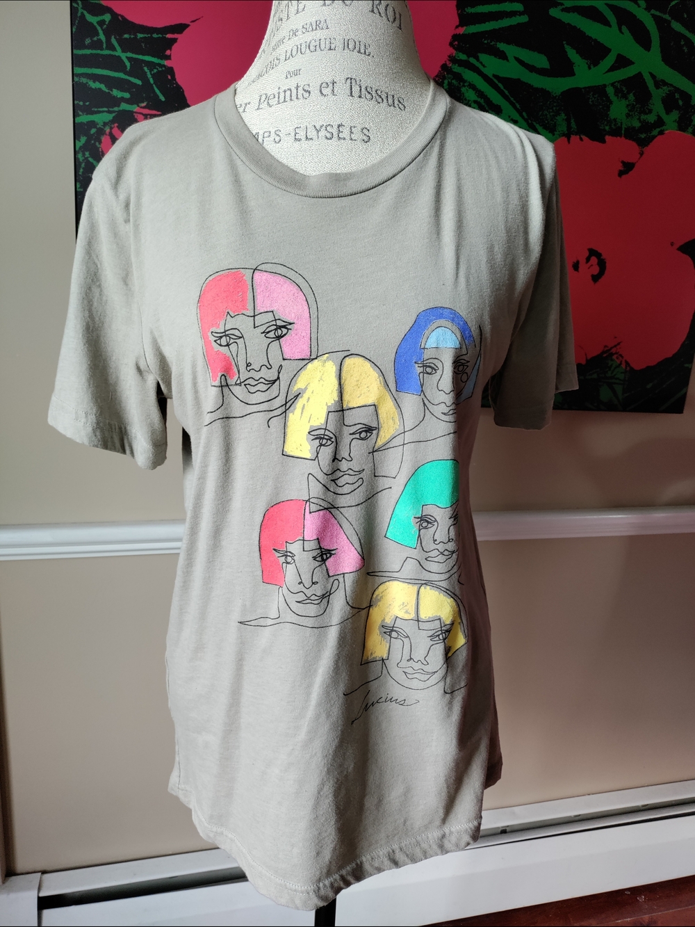 Artist Designed Lucius Abstract Faces Graphic Tee Size M